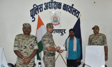 5 लाख इनामी नक्सली कमाण्डर ने किया आत्मसमर्पण