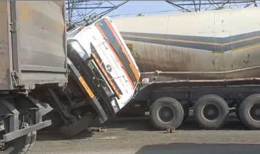 CG NEWS : पुल के उपर बड़ा हादसा, एक के बाद एक पलटी तीन गाड़िया, पढ़िए पूरी खबर