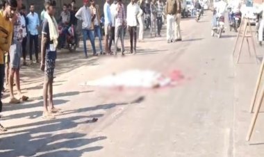 CG ACCIDENT : तेज रफ्तार का कहर, ट्रेलर ने बाइक सवार तीन लोगों को पीछे से मारी ठोकर, बाप – बेटी की दर्दनाक मौत