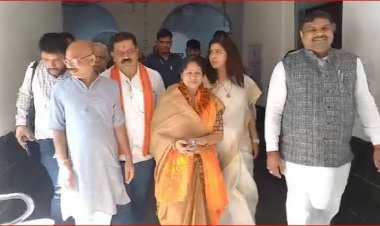 CG : डिप्टी सीएम महापौर प्रत्याशी के साथ पहुंचे कलेक्टर, नामांकन प्रक्रिया में हुए शामिल