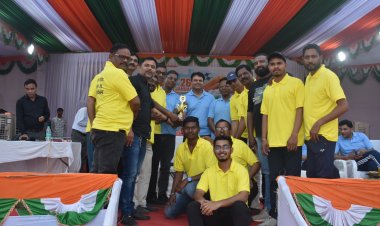 जिला प्रशासन एवं पत्रकार 11 के बीच सद्भावना क्रिकेट मैच साथ ही 100फीसदी मतदान करने आग्रह