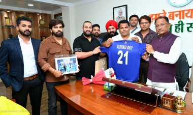 लेजेन्ड 90 की आयोजक समिति ने मुख्यमंत्री से मुलाकात कर जर्सी भेंट की, टूर्नामेंट में किया आमंत्रित