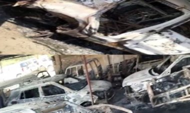 CG – गैरेज में लगी भीषण आग, चपेट में आने से जलकर राख हुई चमतमाती 14 कारें, करोड़ों का नुकसान….