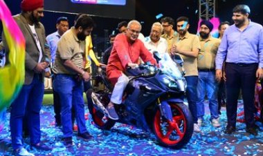 CG – पूर्व मुख्यमंत्री का जलवा, स्टाइलिश स्पोर्ट्स बाइक पर आए नजर, देखें तस्वीरें….