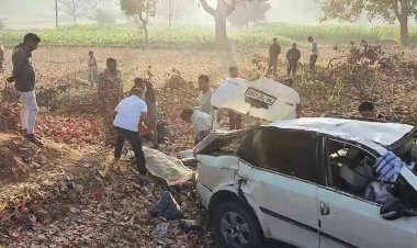 छत्तीसगढ़ से महाकुंभ जा रही कार पुलिया से टकराई...2 लोगों की मौत…!!