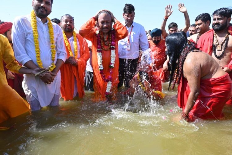 मुख्यमंत्री साय, राज्यपाल और विधानसभा अध्यक्ष समेत सभी मेहमानों ने त्रिवेणी संगम में लगाई आस्था की डुबकी