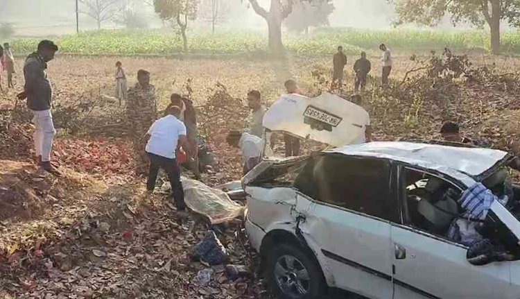 छत्तीसगढ़ से महाकुंभ जा रही कार पुलिया से टकराई...2 लोगों की मौत…!!