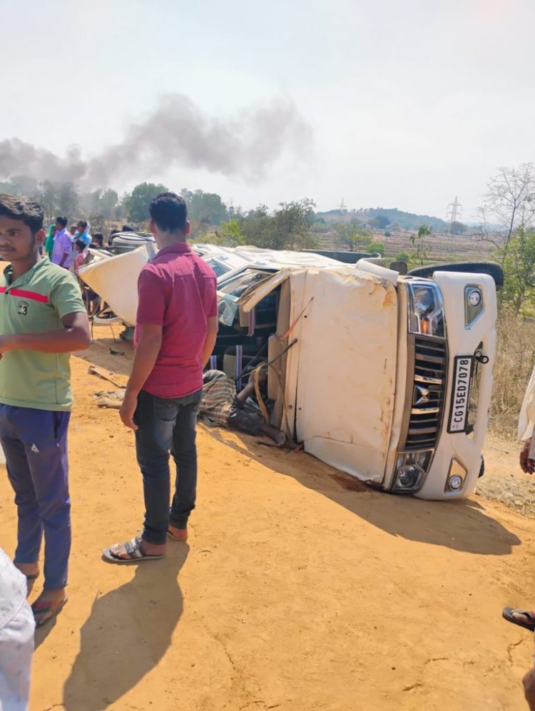 CG : तेज रफ्तार बोलेरो और ट्रक की भिड़ंत से 4 की मौत, 7 घायल, महाशिवरात्रि पर दर्शन कर लौट रहे थे घर