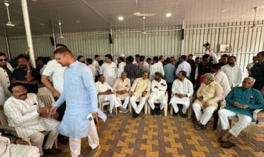 भूपेश बघेल के निवास पर कांग्रेसियों का जमावड़ा , विधानसभा का बहिष्कार कर कांग्रेसी भिलाई के लिए रवाना..