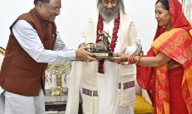 CG : मुख्यमंत्री विष्णुदेव साय ने आध्यात्मिक गुरु रविशंकर से लिया आशीर्वाद
