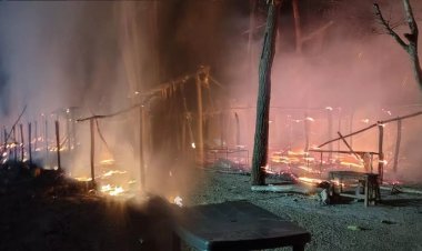 CG – मैनपाट के टाइगर पाइंट में लगी भीषण आग, एक दर्जन दुकानें जलकर खाक, जताई जा रही ये आशंका…..