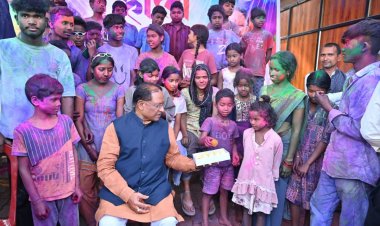 CG : मुख्यमंत्री विष्णुदेव साय ने बगिया में बच्चों संग मनाई रंगों की होली…