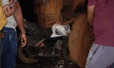 CG accident : रफ्तार का शौक पड़ा भारी...तेज रफ्तार बाइक खड़े ट्रक से टकराई, तीन दोस्तों की जान गई