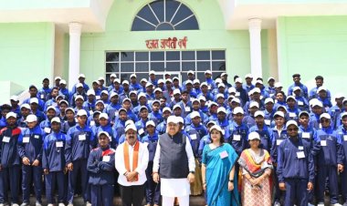 सुकमा के ग्रामीणों ने किया राजधानी का भ्रमण, विधानसभा की कार्यवाही देखी