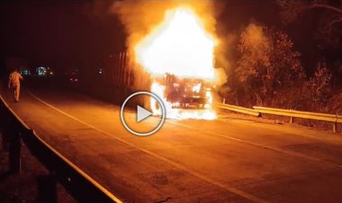 CG Accident : ट्रक और बाइक की जबरदस्त टक्कर, दोनों वाहनों में लगी भीषण आग