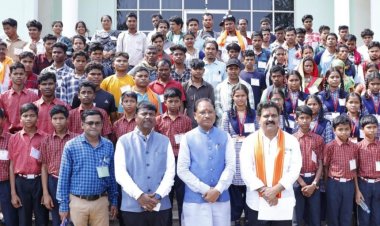 अबूझमाड़ के 120 बच्चों ने किया विधानसभा भ्रमण, सीएम बोले- अबूझमाड़ के विकास को गति देना हमारी प्राथमिकता