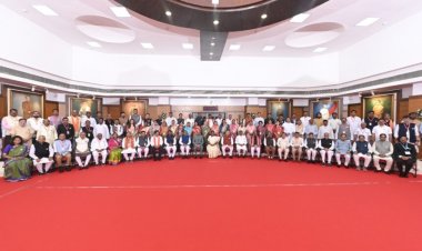 राष्ट्रपति द्रौपदी मुर्मु के साथ विधानसभा में राज्यपाल, विस अध्यक्ष, सीएम, मंत्रियों सहित विधायकगणों ने ली ग्रुप फोटो