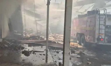 पटाखा फैक्ट्री में विस्फोट के बाद लगी भीषण आग, 18 मजदूरों की मौत, 3 की हालत गंभीर