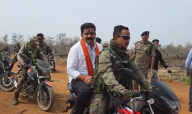 अतिसंवेदनशील इलाका रायगुड़ेम पहुंचे गृहमंत्री विजय शर्मा, आजादी के बाद पहली बार नक्सलगढ़ क्षेत्र में किसी मंत्री ने रखा कदम