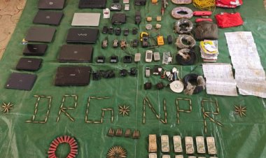 BREAKING: सुरक्षा बलों को मिली बड़ी सफलता, भारी मात्रा में विस्फोटक सामग्री एवं 6 लाख की नगद राशि छोड़कर भागे नक्सली