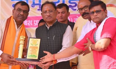 मुख्यमंत्री विष्णुदेव साय  हरि अखंड संकीर्तन नाम यज्ञ में हुए शामिल, वृंदावन भवन के विस्तार के लिए 50 लाख रुपए देने की घोषणा…