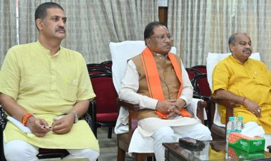 मुख्यमंत्री विष्णु देव साय ने जनप्रतिनिधियों और अधिकारियों के साथ सुनी ‘मन की बात’ की 121वीं कड़ी…