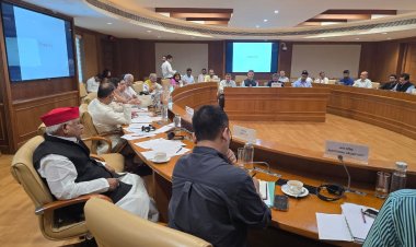 सांसद बृजमोहन अग्रवाल ने संसद की स्थायी समिति की बैठक में शिक्षक शिक्षा पर रखे महत्वपूर्ण सुझाव*