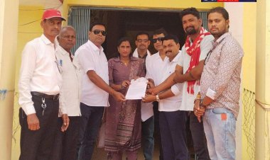 हत्याकांड में रनचिरई थाना प्रभारी की घोर लापरवाही एवं निष्क्रियता को लेकर थाना प्रभारी को तत्काल निलंबित करने की मांग को लेकर मुख्यमंत्री के नाम सौपा ज्ञापन