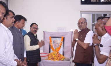. श्यामा प्रसाद मुखर्जी की 125वीं जयंती पर सांसद बृजमोहन अग्रवाल ने अर्पित की श्रद्धांजलि*