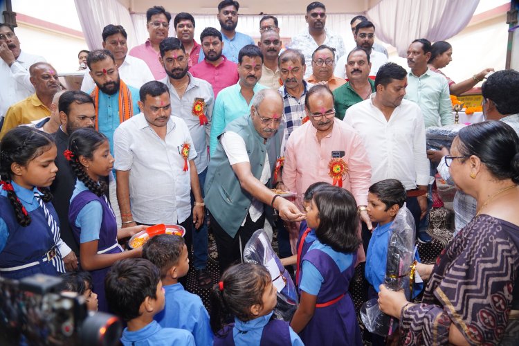 शाला प्रवेश उत्सव 2025 में सांसद बृजमोहन अग्रवाल ने नवप्रवेशी विद्यार्थियों का किया स्वागत*