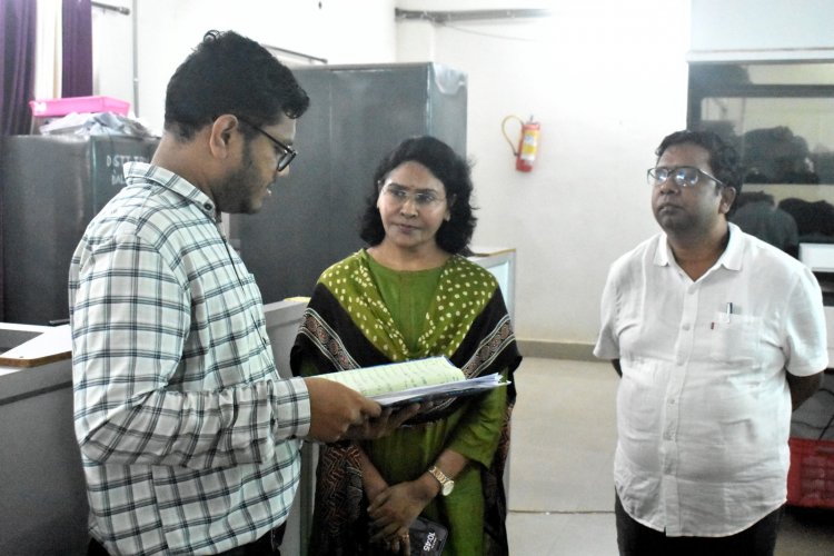 कलेक्टर मिश्रा ने की संयुक्त जिला कार्यालय के विभिन्न कक्षों का औचक निरीक्षण