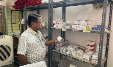 छुट्टी के दिन औचक निरीक्षण करने राजहरा के शासकीय अस्पताल पहुंचे सीएमएचओ अनुपस्थित कर्मचारियों के प्रति जताई नाराजगी*