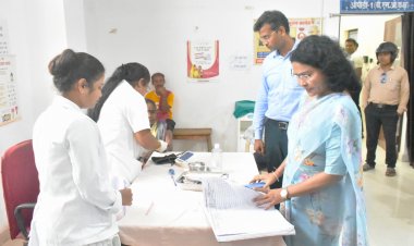 कलेक्टर ने सामुदायिक स्वास्थ्य केन्द्र गुरूर का किया आकस्मिक निरीक्षण