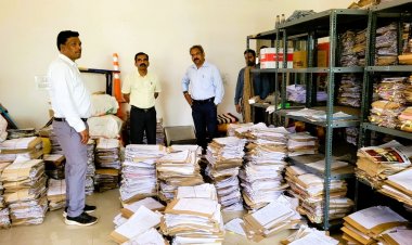 परिवहन विभाग के सचिव एवं अपर परिवहन आयुक्त ने किया जिला परिवहन कार्यालय का औचक निरीक्षण*