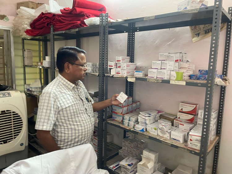 छुट्टी के दिन औचक निरीक्षण करने राजहरा के शासकीय अस्पताल पहुंचे सीएमएचओ अनुपस्थित कर्मचारियों के प्रति जताई नाराजगी*