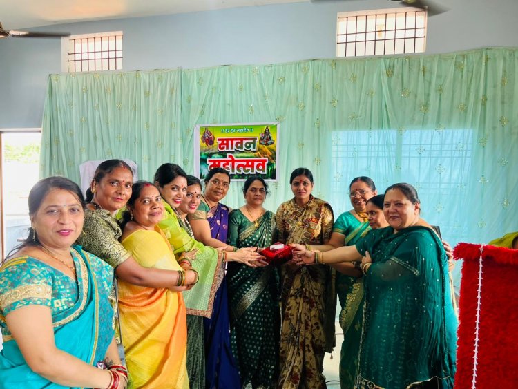 गुण्डरदेही में सावन उत्सव का आयोजन पारंपरिक व उल्लासपूर्ण माहौल में सावन झूला कार्यक्रम *