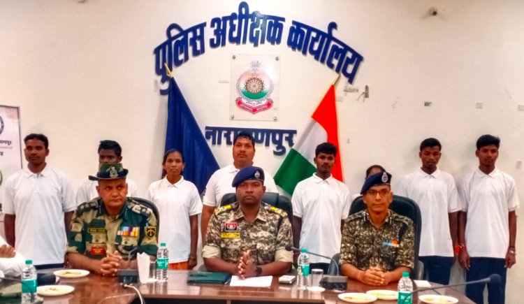 शीर्ष कैड़र के माओवादी लीडर्स आदिवासियों के सबसे बड़े और असली दुश्मन, समानता और न्याय के झूठे सपने दिखाकर बस्तर के लोगों बनाते हैं गुलाम : सरेण्डर नक्सली*