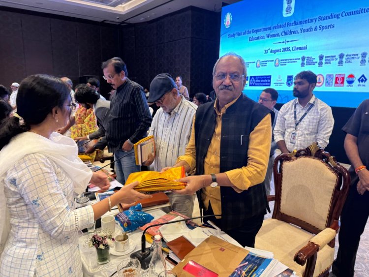 शिक्षा, महिला और बाल कल्याण समिति के अध्ययन दौरे पर चेन्नई पहुंचे सांसद बृजमोहन अग्रवाल, स्वास्थ्य, शिक्षा एवं महिला सुरक्षा कार्यक्रमों की समीक्षा*