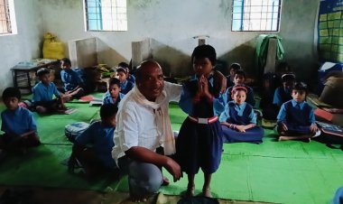 *मानपुर विकासखंड के ग्राम बालेर में कचरा संग्रहण केंद्र में संचालित हो रहा स्कूल,विधायक ने कलेक्टर को पत्र लिखकर शाला भवन की मांग किया*