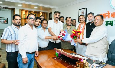 *त्योहार सीजन में NHM कर्मचारियों कर रहे हैं सरकारी तोहफे का इंतजार*