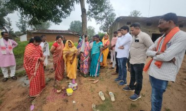 *जिला पंचायत अध्यक्ष नम्रता सिंह के द्वारा सी सी रोड व रंग मंच का किया गया भूमिपूजन*