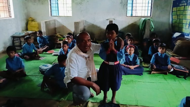 *मानपुर विकासखंड के ग्राम बालेर में कचरा संग्रहण केंद्र में संचालित हो रहा स्कूल,विधायक ने कलेक्टर को पत्र लिखकर शाला भवन की मांग किया*