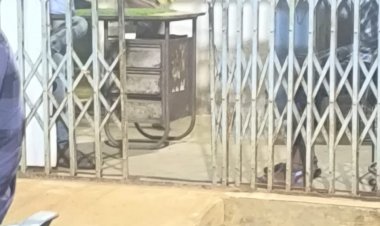 *दशहरे के दिन सार्वजनिक शौचालय में दिखी अनियमित, महिला शौचालय का उपयोग कर रहे पुरुष*