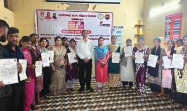 *कौशल प्रशिक्षण प्राप्त करने वाले प्रशिक्षु को प्रमाण पत्र का किया गया वितरण*
