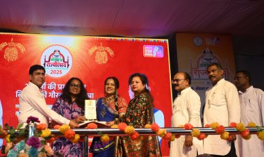 *राज्य उत्सव कार्यक्रम के तहत जिला मुख्यालय मोहला में तरुणा साहू ने पांडवानी की दी प्रस्तुति*