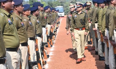 *पुलिस महानिरीक्षक राजनांदगांव रेंज अभिषेक शांडिल्य ने जिला मोहला मानपुर अंबागढ़ चौकी का किया वार्षिक निरीक्षण*