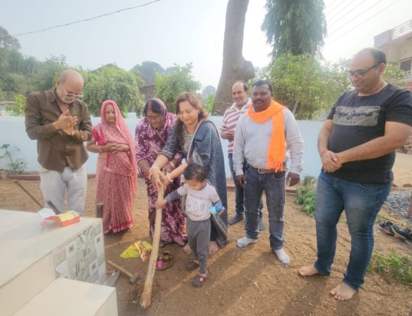 *रंगमंच हेतु जिला पंचायत अध्यक्ष ने किया भूमि पूजन*