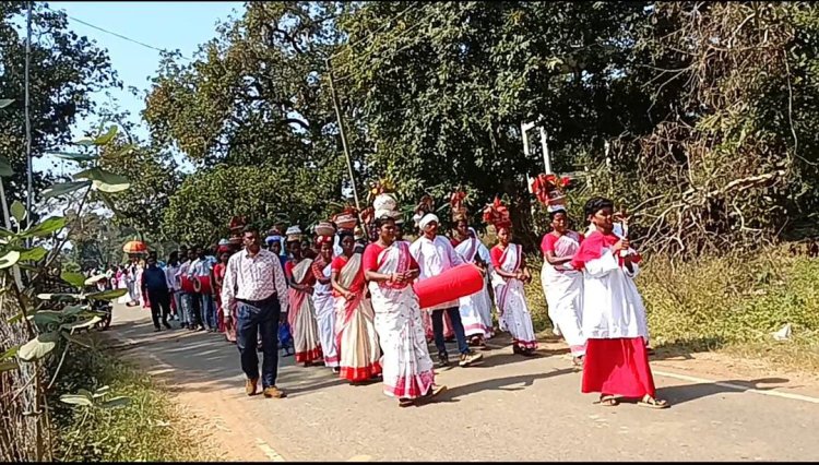 *ईसाई समुदाय के लोगो के द्वारा औंधी नगर क्षेत्र में निकाली गई कृष राजा यात्रा*