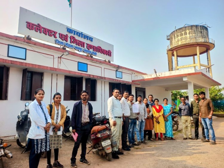 *लंबित मांगों को लेकर NHM कर्मचारियों ने मुख्यमंत्री के नाम कलेक्टर को सौंपा ज्ञापन*