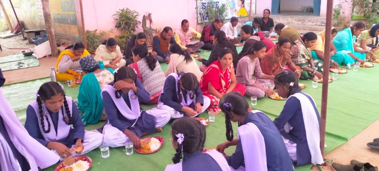 *माहुद मचान्दुर के शासकीय विद्यालय में  जन्मदिन के अवसर पर न्योता भोज का किया गया आयोजन*